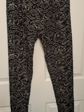 Sweetlegs Plus Snake Print Leggings Black Grey Fits Sizes 14-22